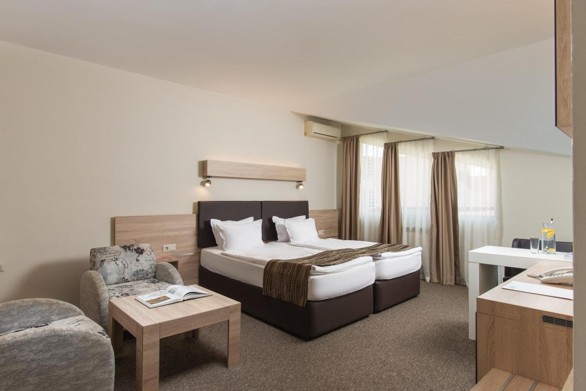 Jasmin Hotel Sofia Exteriör bild