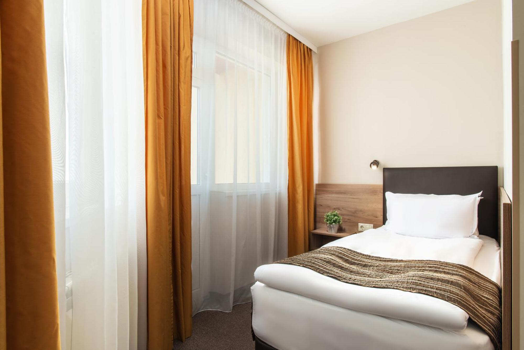 Jasmin Hotel Sofia Exteriör bild
